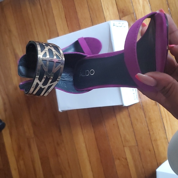 Purple heels Aldo size 7 - Picture 3 of 3